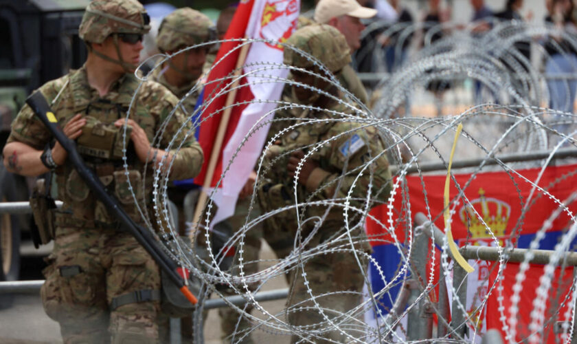 Au Kosovo, les soldats de la KFor renforcent la sécurité face aux manifestations serbes