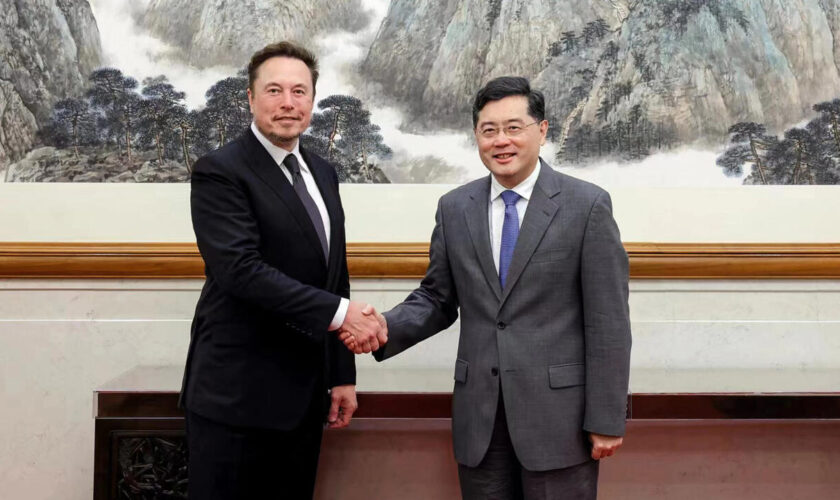 En visite en Chine, le patron de Tesla, Elon Musk, loue la "vitalité" du développement chinois