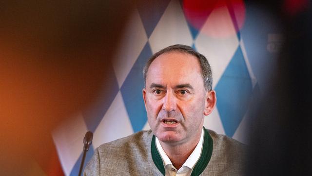 Antisemitismus-Affäre: Hubert Aiwanger lehnt Rücktritt ab