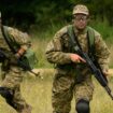 Wie ukrainische Wehrpflichtige vor dem Kriegseinsatz fliehen