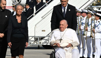 Le pape François à Marseille : le cadeau de Borne au pontife est aussi surprenant que politique
