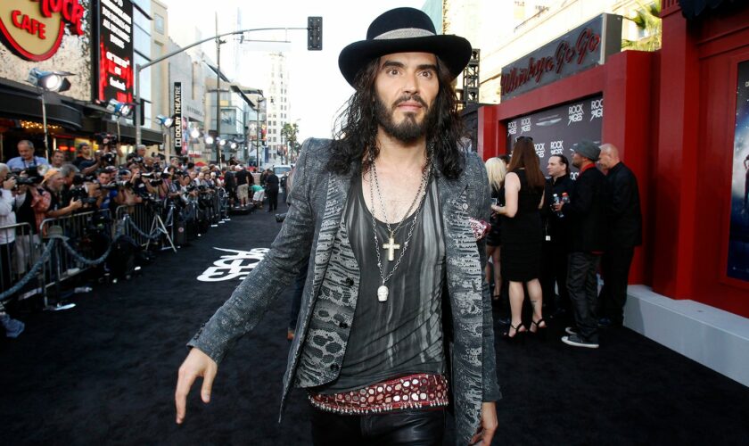 Cast member Russell Brand arrives at the premiere of "Rock of Ages" at the Grauman's Chinese theatre in Hollywood, California June 8, 2012. The movie opens in the U.S. on June 15.   REUTERS/Mario Anzuoni  (UNITED STATES - Tags: ENTERTAINMENT)