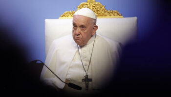 Face à Macron et Darmanin, le pape adresse à Marseille ses mises en garde sur l’immigration et la fin de vie