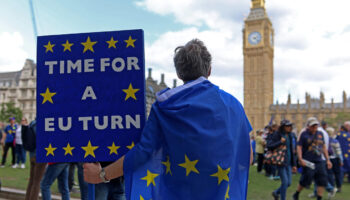 À Londres, des milliers de manifestants demandent le retour du Royaume-Uni dans l'UE