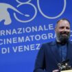 Der Filmregisseur aus Griechenland mit dem Goldenen Löwen für den besten Film "Poor Things": Giorgos Lanthimos. Foto: Gian Matti