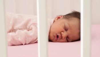 Schlaf, Kindlein, schlaf: Schlaf-Expertin teilt Tipps für junge Eltern – nicht erst "bis zur Verzweiflung warten"