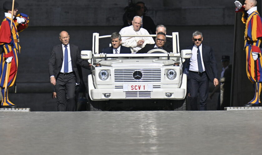 Visite du pape à Marseille : François sous l’œil des gardes suisses