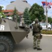Sichergestellte Waffen und Munition nach der Attacke in dem Dorf Banjska im Norden des Kosovo