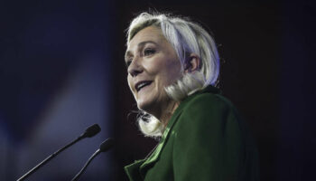 Marine Le Pen annonce vouloir porter plainte contre Éric Dupond-Moretti après ses propos à l’Assemblée