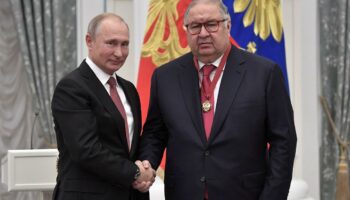 Le milliardaire Ousmanov tente de prendre ses distances avec la Russie de Poutine