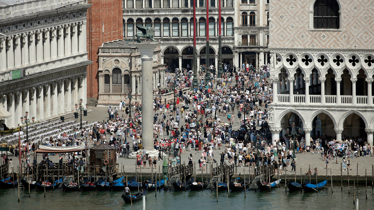 Venice rolls out day-tripper fee to try to regulate mass crowds on peak weekends