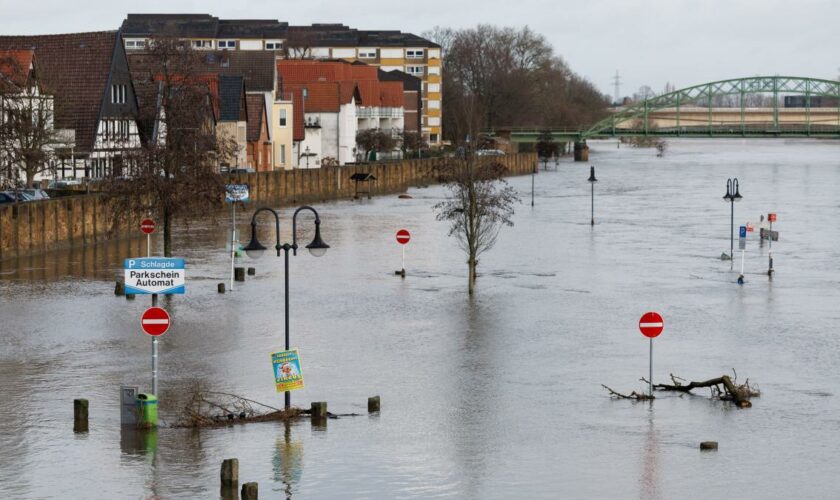 Lage in Hochwassergebieten vor Silvester angespannt – Städte empfehlen Verzicht auf Böller