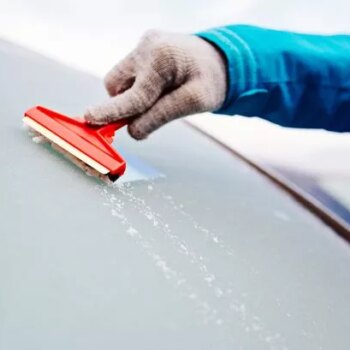 Common windscreen defrosting hack could land you with a hefty fine, car expert warns
