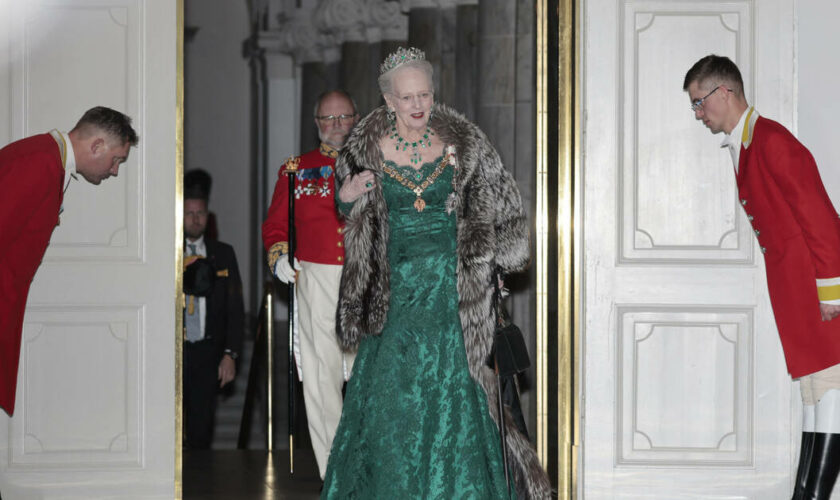Au Danemark, la reine Margrethe II abdique et passe le trône à son fils Frederik