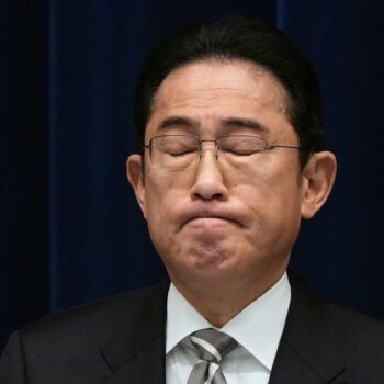 Le Premier ministre japonais Fumio Kishida lors d'une conférence de presse à Tokyo, le 13 décembre 2023