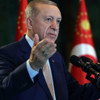 Le président turc Recep Tayyip Erdogan prononce un discours lors de la réunion des gouverneurs au complexe présidentiel d'Ankara, en Turquie, le 10 janvier 2024.