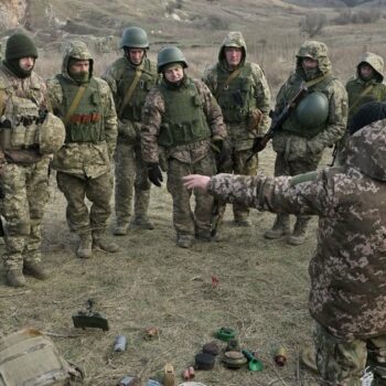 Formation de démineurs dans la région de Donetsk, en Ukraine, le 6 décembre 2023