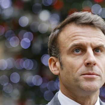 Non rééligible en 2027, Emmanuel Macron tente de repousser la course à la succession dans son propre camp