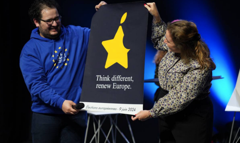 Élections européennes 2024 : cette affiche Renaissance reprenant le logo Apple s’attire une vague de critiques