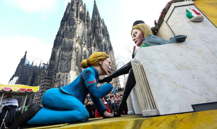 Köln: Rosenmontagszug erneut mit hochpolitischen Motivwägen