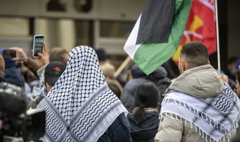 Freie Universität Berlin: 85 Studierende nehmen an propalästinensischer Demo teil