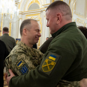 “Général préféré” ou “boucher” : qui est Oleksandr Syrski le nouveau chef de l’armée ukrainienne ?