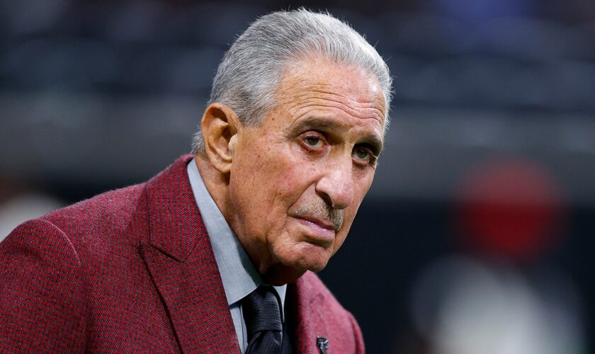 Falcons owner Arthur Blank denies suggestion Bill Belichick demanded full control of football operations