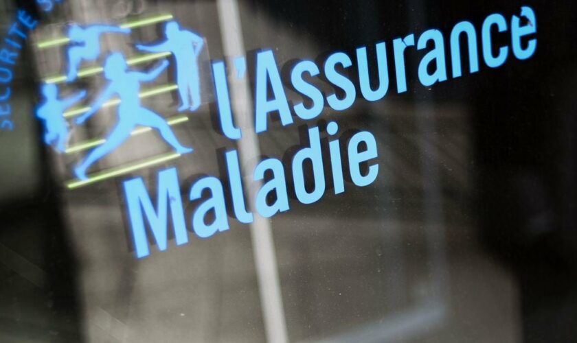 Un employé de la Caisse Primaire d'Assurance Maladie, âgé de 40 ans, s'est suicidé jeudi en sautant du 8e étage d'un centre de l'organisme à Marseille, a-t-on indiqué de sources concordantes.