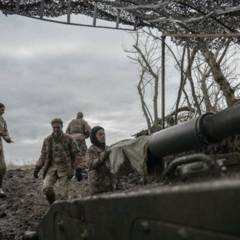 Guerre en Ukraine : des « combats acharnés » sont en cours à Avdiïvka, Kiev renforce ses troupes