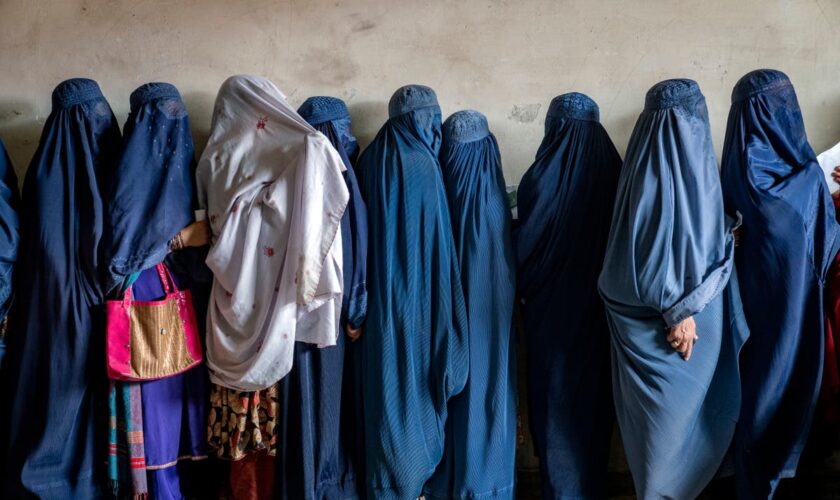 Afghan women fear going out alone due to Taliban decrees on clothing and male guardians, UN says