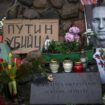 Mort de Navalny : silence de Poutine, accusations des proches, hommages… ce que l’on sait au lendemain du décès de l’opposant russe