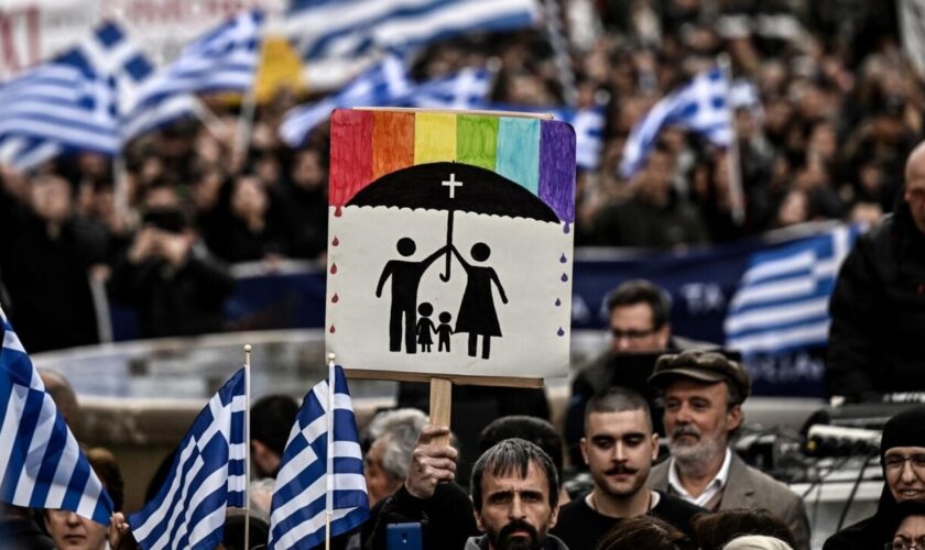 En Grèce, le "oui" au mariage homosexuel creuse la distance entre l'État et l'Église orthodoxe