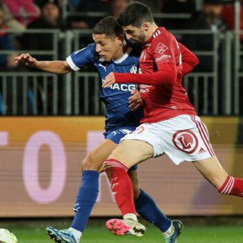 Brest – OM EN DIRECT : Mounié frappe Balerdi et voit rouge... Suivez le match avec…