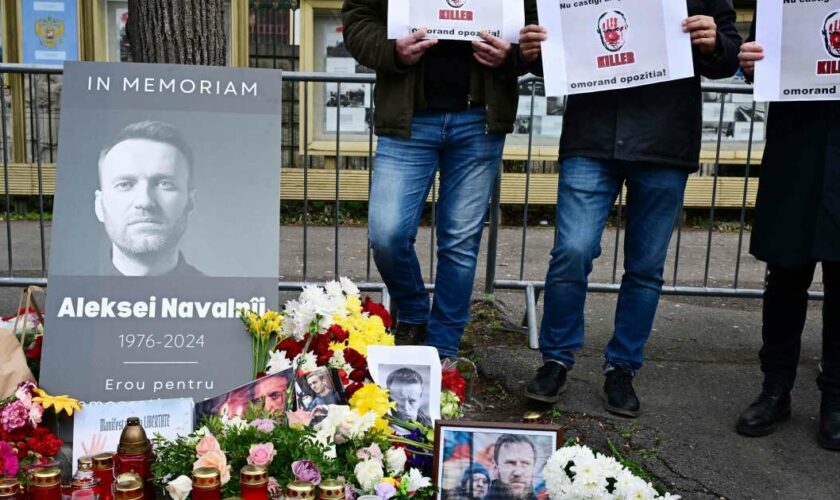 Mort de Navalny : le corps de l’opposant russe examiné pendant au moins 14 jours par les enquêteurs