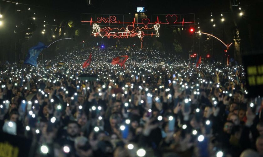 Tirana: Tausende protestieren in Albanien gegen Regierung
