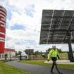 Des panneaux solaires dans l'usine de ciment Hoffmann Green Cement Technologies, à Bournezeau (Vendée), le 10 mai 2023