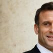 Le président Emmanuel Macron sur le perron de l'Elysée, le 21 février 2024 à Paris