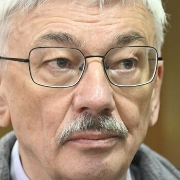 Le dissident Oleg Orlov, figure de la défense des droits humains en russie, au tribunal de Moscou, le 16 février 2024