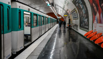 Île-de-France : les voyageurs qui font un malaise seront bientôt sortis des rames, pour «ne plus arrêter» le métro