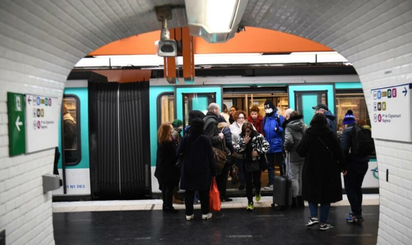 En cas de malaise voyageur dans le métro de Paris, la doctrine d’intervention va changer, annonce Valérie Pécresse