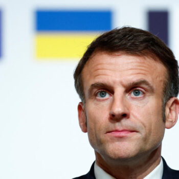 Troupes en Ukraine : Emmanuel Macron provoque surprise et consternation parmi les alliés