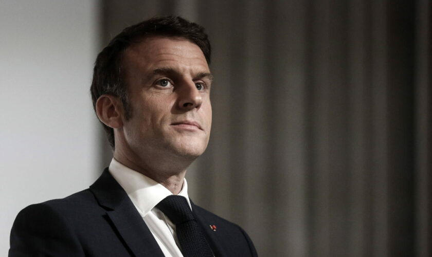 "Il est en permanence sous substance" : Emmanuel Macron en prend pour son grade après ses propos sur l'Ukraine
