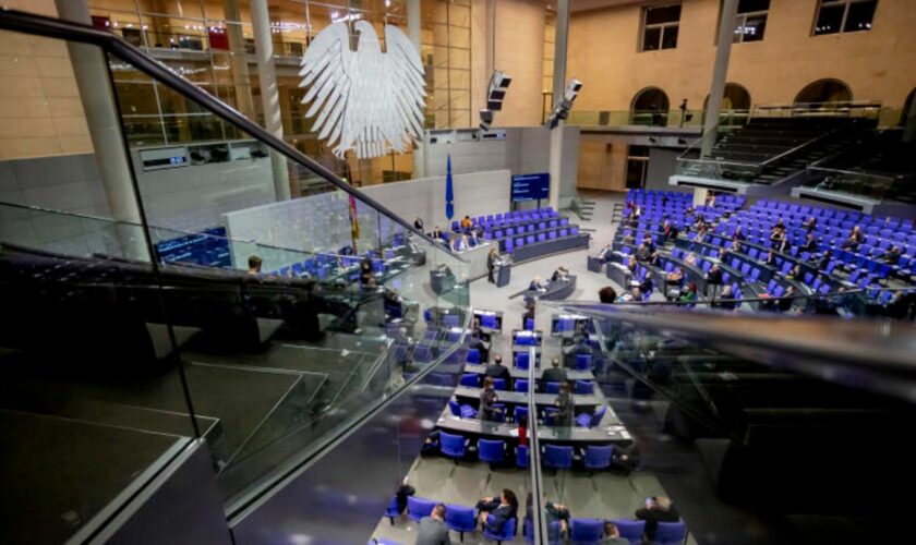 Bundestag: Dieses kuriose Ritual macht die Haushaltsdebatte zum Bingo-Spiel