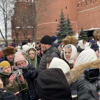 Devant le Kremlin, des femmes rassemblées contre la mobilisation