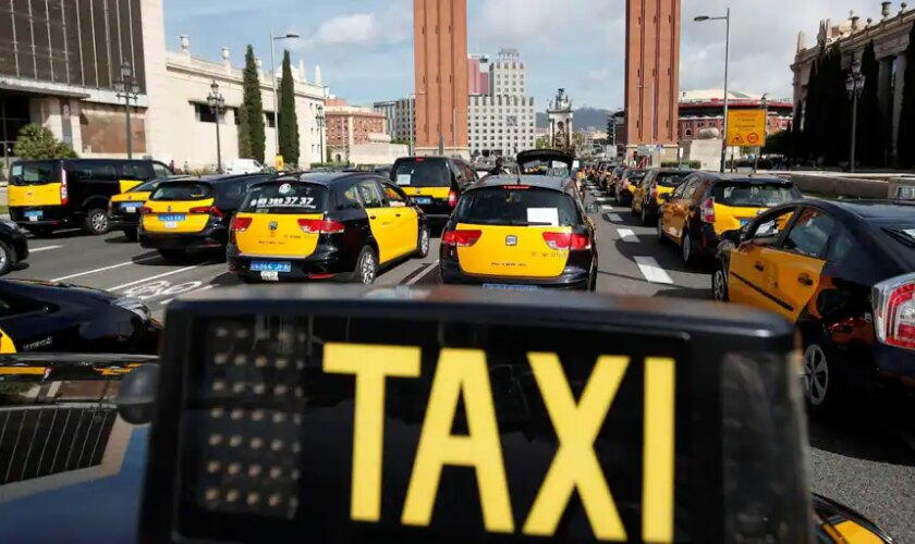 Economía analiza una denuncia del taxi para que intervenga los precios del seguro