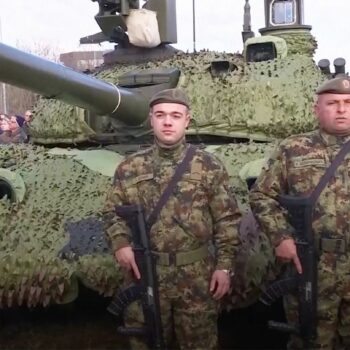 Einziges Land in Europa: Serbien präsentiert neue von Russland gekaufte Waffen: "Militärische Neutralität verteidigen"