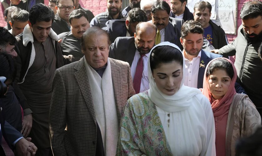Nawaz Sharif, el rey de las remontadas políticas,  favorito a volver a liderar el Gobierno de Pakistán:
