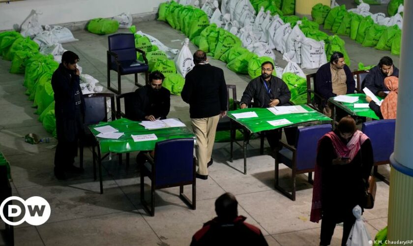 Pakistan elections: Nawaz Sharif frontrunner as polls open
