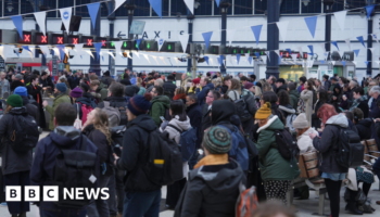 Passengers waiting at Brighton Station