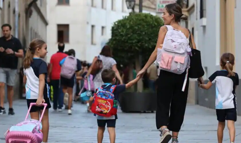 Una madre lamenta que los profesores manden deberes a su hija de 3 años:« Está hasta el moño del colegio»
